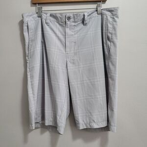 Travis Mathew Window Pane Plaid Golf Shorts Size 36
